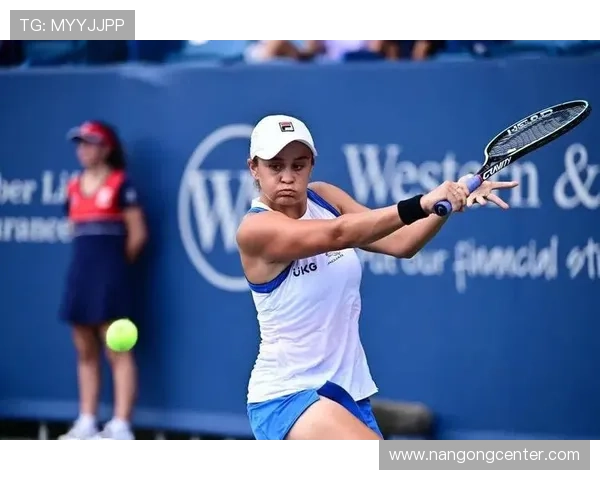 梅德韦杰夫险胜哈勒普晋级四强 新一轮激战引爆网球迷热情