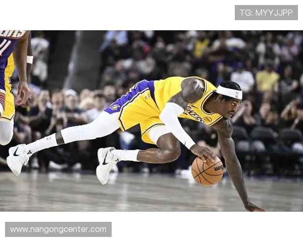 湖人队新赛季阵容曝光詹姆斯领衔老将组合与年轻才俊共筑冠军梦